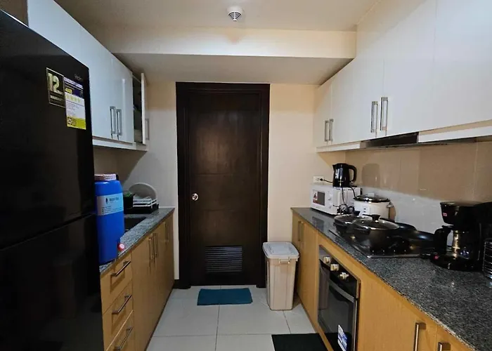 Spacious 3br In Uptown Bgc With King Size Bed, Near Malls And Restaurants