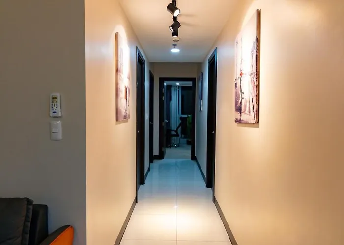 Spacious 3br In Uptown Bgc With King Size Bed, Near Malls And Restaurants *