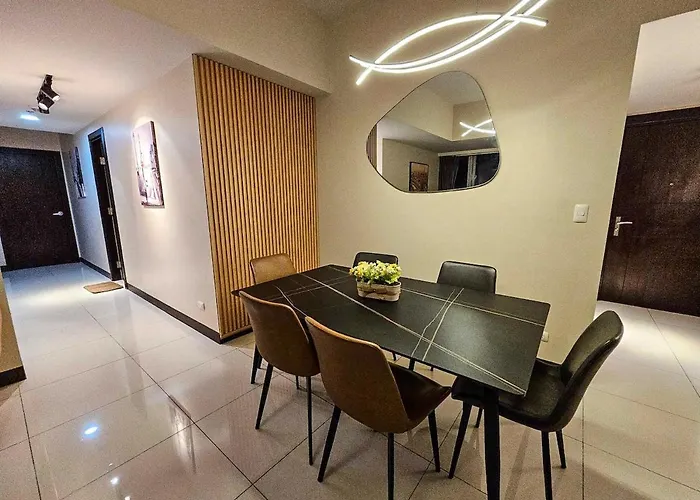 Spacious 3br In Uptown Bgc With King Size Bed, Near Malls And Restaurants *