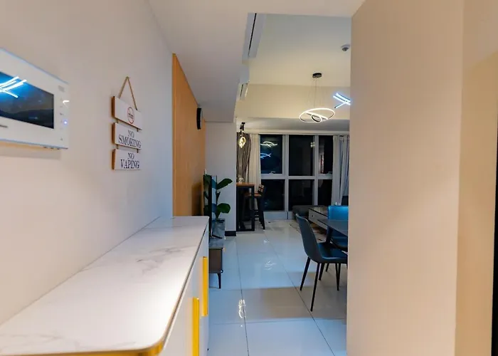 Spacious 3br In Uptown Bgc With King Size Bed, Near Malls And Restaurants Apartamento Manila