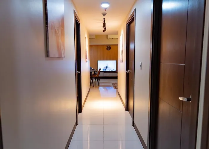 Spacious 3br In Uptown Bgc With King Size Bed, Near Malls And Restaurants *