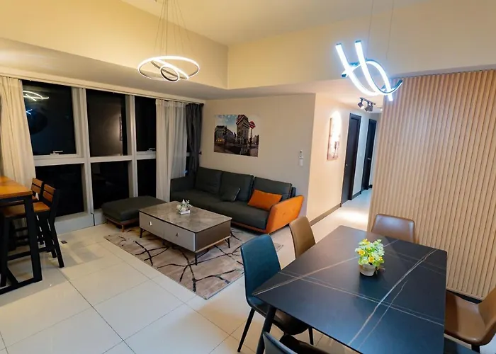 Spacious 3br In Uptown Bgc With King Size Bed, Near Malls And Restaurants *