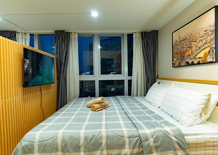 Spacious 3br In Uptown Bgc With King Size Bed, Near Malls And Restaurants Manila