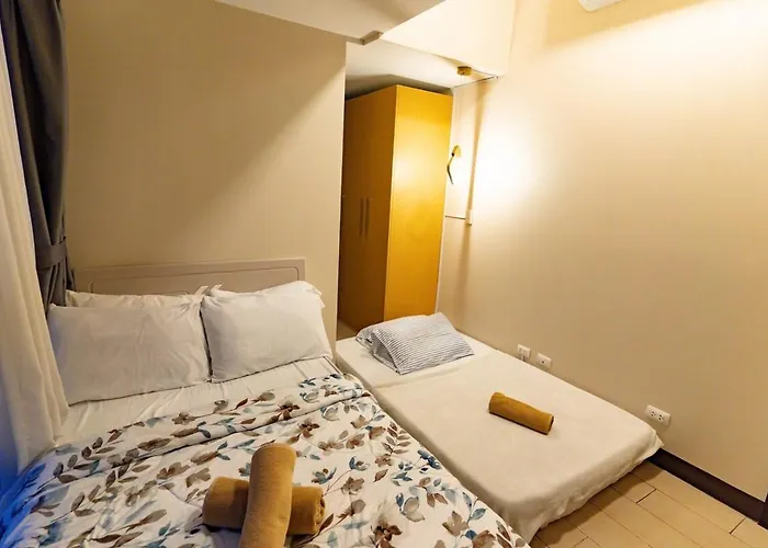 Spacious 3br In Uptown Bgc With King Size Bed, Near Malls And Restaurants *