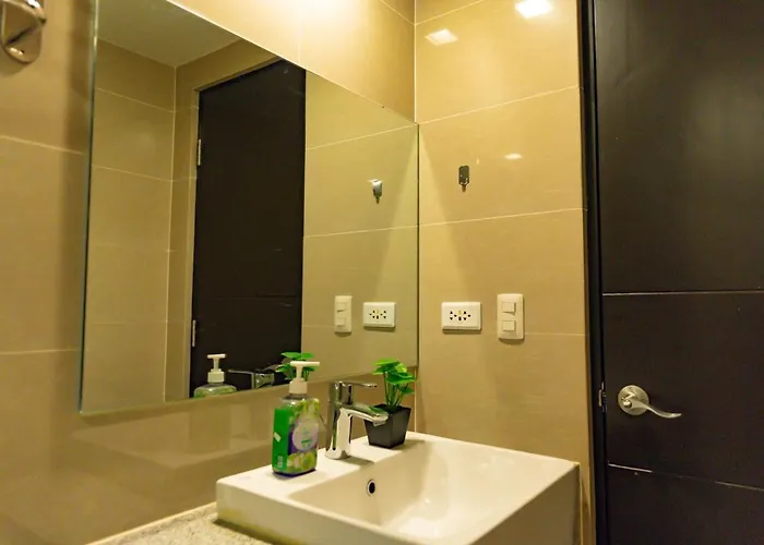 Apartamento Spacious 3br In Uptown Bgc With King Size Bed, Near Malls And Restaurants *