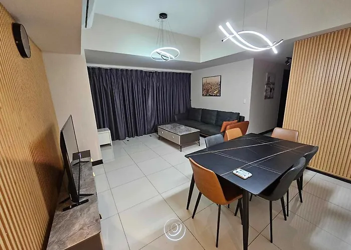 Spacious 3br In Uptown Bgc With King Size Bed, Near Malls And Restaurants * Manila