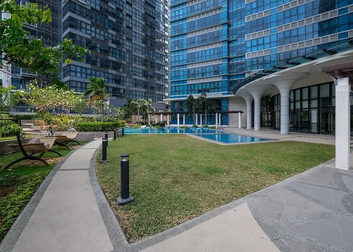 Spacious 3br In Uptown Bgc With King Size Bed, Near Malls And Restaurants *
