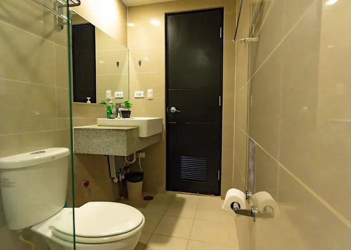 Spacious 3br In Uptown Bgc With King Size Bed, Near Malls And Restaurants Manila