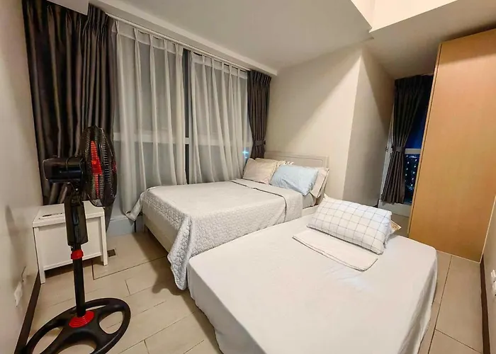 Spacious 3br In Uptown Bgc With King Size Bed, Near Malls And Restaurants *