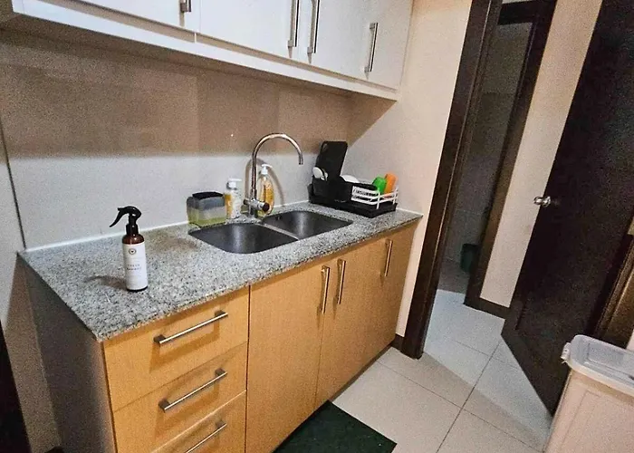 Spacious 3br In Uptown Bgc With King Size Bed, Near Malls And Restaurants * Manila